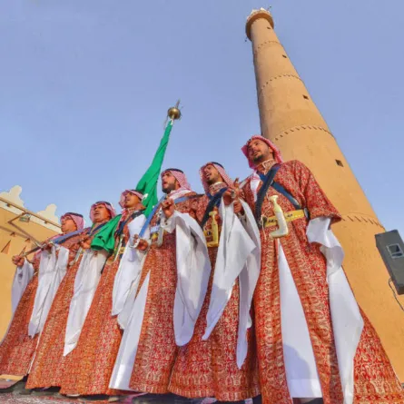 قصر الحكم يشهد العرضة السعودية في احتفالات العيد