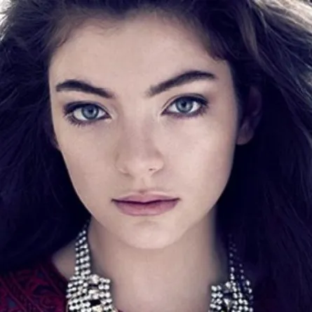 نجمة البوب "لورد" تتصدر قائمة بيلبورد للمرة الأولى