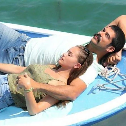 فهرية أفجين تعيش أجمل لحظات حياتها بليلة حنتها