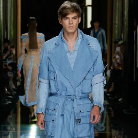 الجينز آخر موضة لإطلالة الرجل هذا الصيف