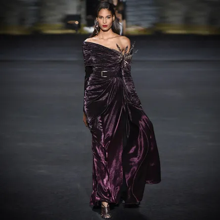 صور فساتين خطوبة بكتف واحد