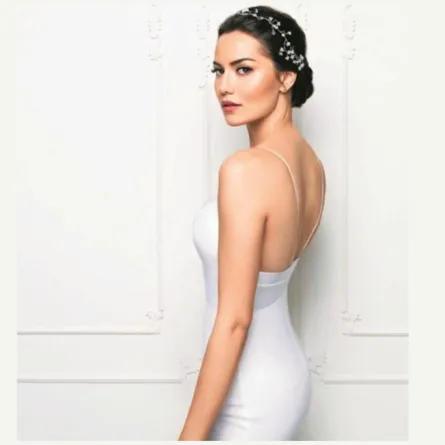 فهرية أفجان سحرت بوراك اوزجيفيت بهذه الاطلالات 