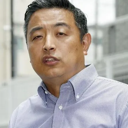 شركة طيران تجبر شخصًا من ذوي الاحتياجات الخاصة على الزحف