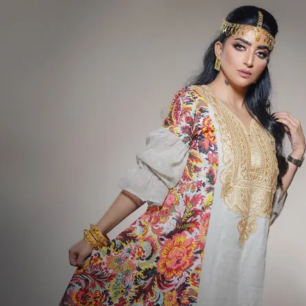 صوّتي لنجمة الخليج الأكثر أناقة في القفاطين والعبايات