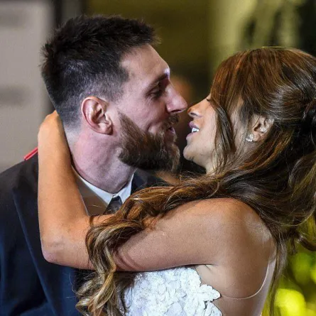 بالصور.. زواج ليونيل ميسي وأنتونيلا روكوزو في حفل ضخم بحضور ألمع النجوم