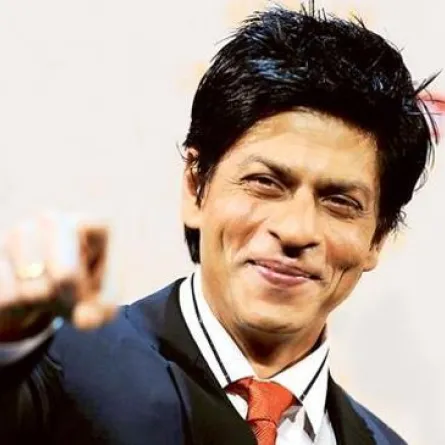 شاروخان يحتفل بعامه الـ25 في بوليوود وهذه أجمل لقطات حياته