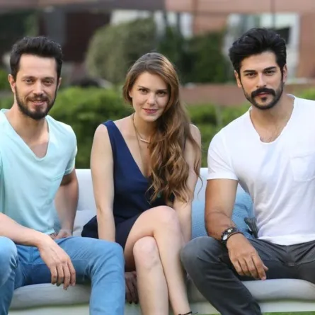 آصلي إينفر تعود لمراد بوز بعد انفصال قصير وما علاقة بوراك أوزجيفيت؟