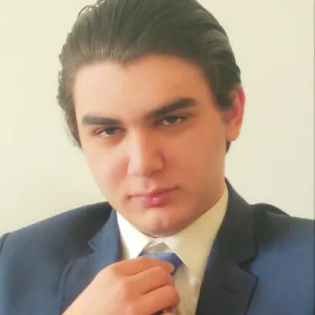 سلاف فواخرجي ووائل رمضان يحتفلان بابنهما الدكتور حمزة