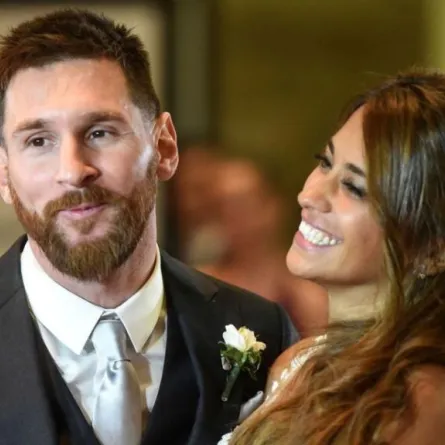 زوجة ميسي تنشر أول صورة من شهر العسل.. فهل اختاروا دولة عربية؟