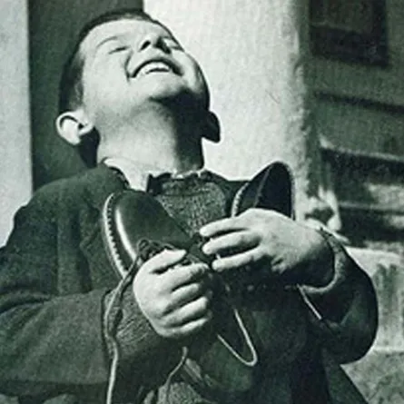 10 صور لأعظم المواقف الإنسانية المؤثرة