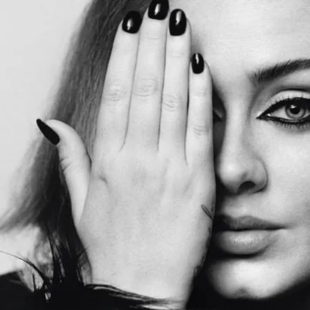 أديل تتخطى عتبة الملياري مشاهدة بأغنية "Hello"