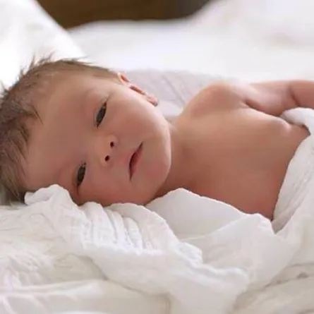 طفل في رحم أمه ينقذ حياته وحياة والدته!