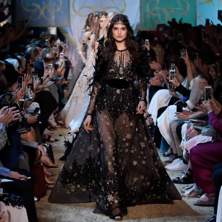 ايلي صعب يختتم اسبوع باريس بـ فساتين ملوكية