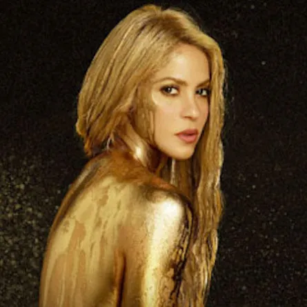 بالفيديو.. مضيفة تستقبل شاكيرا بطريقة عفوية على أنغام Waka Waka