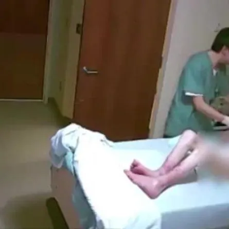 كاميرات المراقبة تفضح ممرّضًا عنّف لبنانيًّا في دار لرعاية المسنين في كندا