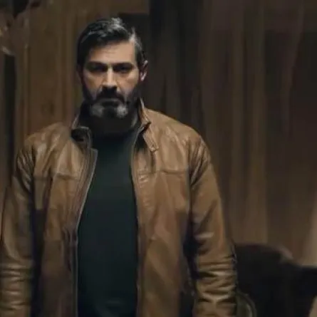 ياسر جلال يكشف تفاصيل إلقاء نفسه من الدور الرابع