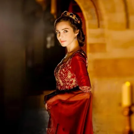 "سيدتي نت" تنفرد بلقاء الممثلة التركية نور فاتح قبل تكريمها في "بياف"