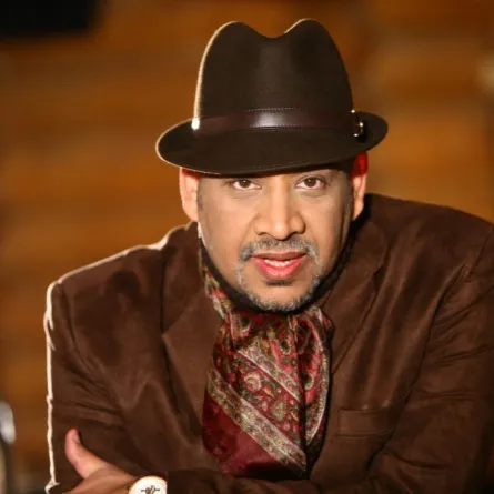 "تاتو" يعيد عصام كاريكا للساحة الغنائية