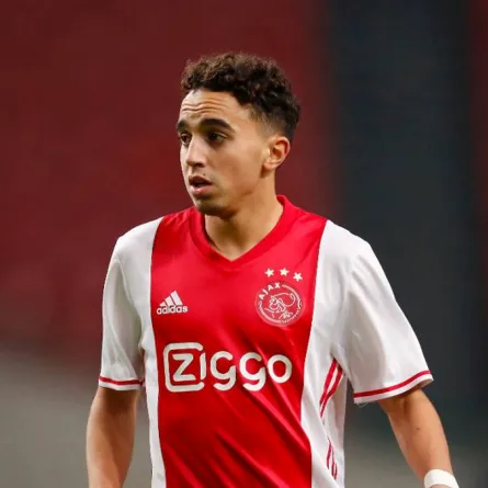 أثناء المبارة توقف قلب لاعب نادي «أياكس أمستردام».. فماذا حصل؟