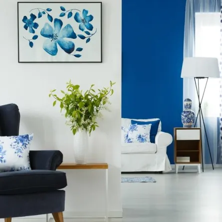 نصائح ديكور من مصمّمة بريطانيّة لاستخدام الزهور ونقوشها في المنزل