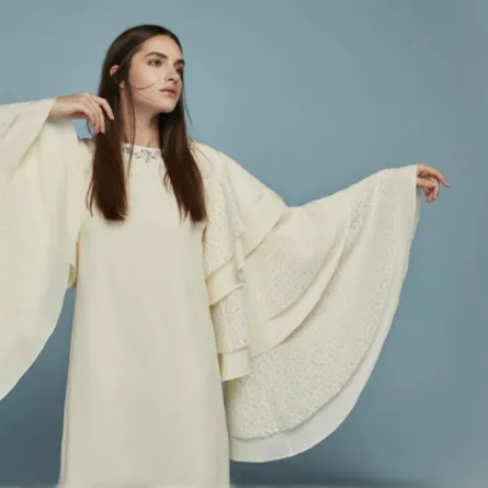 عبايات بـ تصاميم مناسبة للمرأة الخليجية