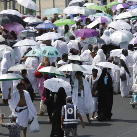 مهندس سعودي يبتكر "مظلة مكيفة" للحجاج