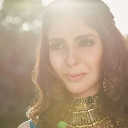 بالفيديو: منى زكي ترقص عندما كانت "فتاة فيديو كليبات"