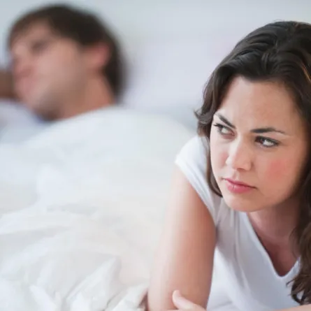 سيدة تحرق حبيبها أثناء نومه!