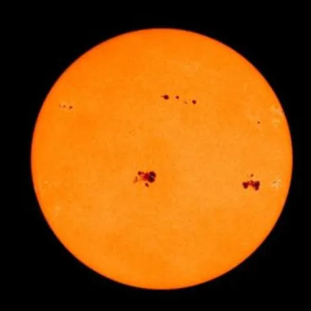 بقعة شمسية عملاقة تثير مخاوف العلماء