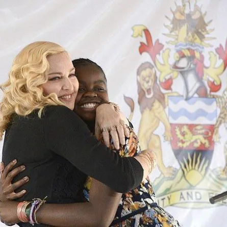 مادونا تفتتح مستشفى للأطفال في مسقط رأس أطفالها