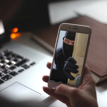  ماذا لو اتصل جهازك الذكي بشخص أثناء حديثك عنه دون أن تعلم؟