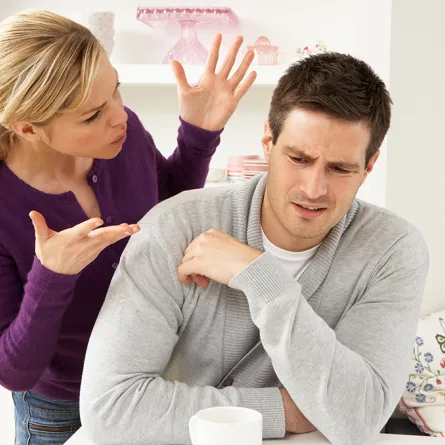 علامات ضعف شخصيَّة الزوج وكيفيَّة التعامل معها؟