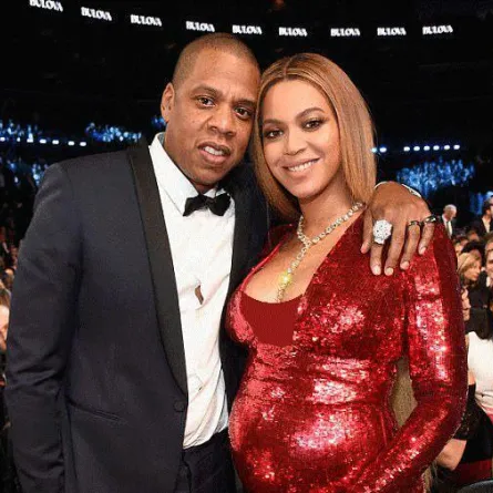 بالصور: بيونسيه تتجوّل مع زوجها جاي زي للمرّة الأولى بعد الولادة