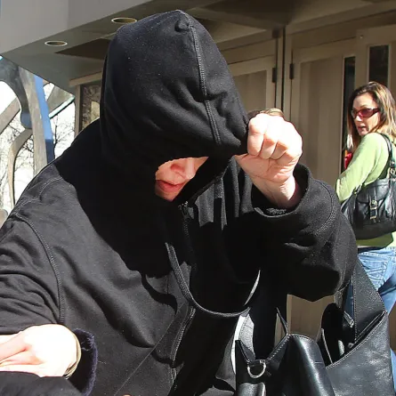 السجن 8 سنوات ونصف لسيدة أخفت جثث أطفالها الـ 6 في خزانة