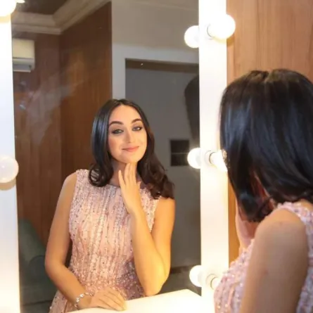 فايا يونان تغني للجمهور التونسي: هل نجحت في أول اختبار لها في مهرجان قرطاج؟