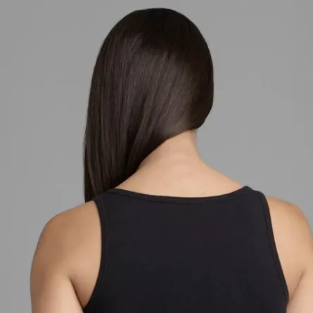 عارضة أزياء تعاني مرضًا نادرًا يجعل جلدها مرنًا.. بالصور