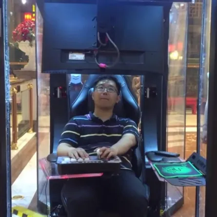 استراحة للرجال خلال تبضع زوجاتهم