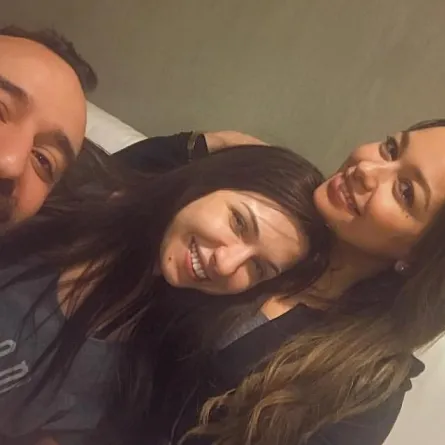 بالصور: منى عبد الوهاب تعتذر من المخرج عمرو سلامة وأسرته بعد بيان الانفصال