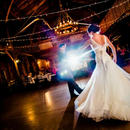 بالفيديو.. عروس تشعل حفل زفافها على أنغام "ديسباسيتو"