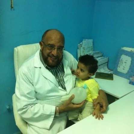 نجاح أول عملية "فتق إربي" لطفل في مستشفى بدر العام