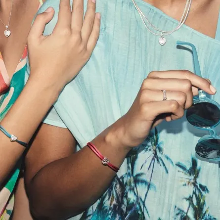 أساور صداقة من باندورا لصداقة تدوم إلى الأبد