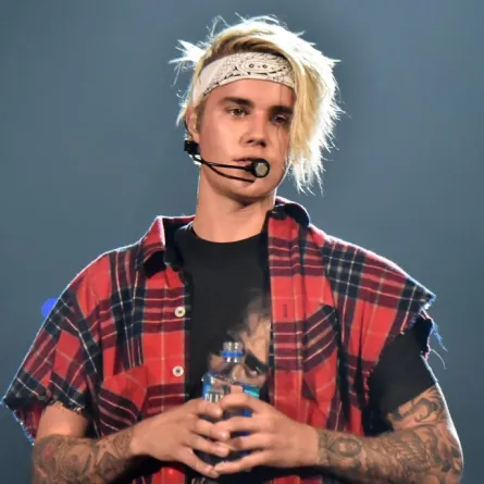 جاستن بيبر ممنوع من الغناء في الصين