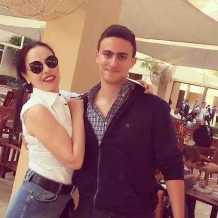 بالصور: القصة الحقيقية لإهانة ابن أحمد السقا في مسرحية شريهان