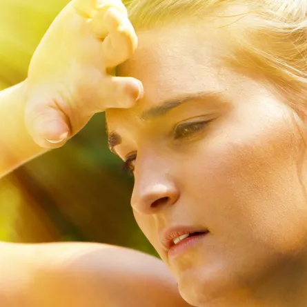 مع ارتفاع درجات الحرارة: نصائح طبية وقائية وعلاج الجفاف