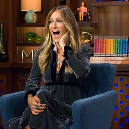 فساتين ممزقة وأجساد مكشوفة.. نجمات في مواقف محرجة