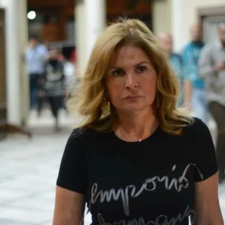 بالصور: الحزن يقهر الجميع في عزاء الإعلامي عمرو سمير