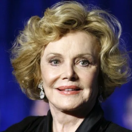 وفاة باربرا سيناترا أرملة الممثل فرانك سيناترا عن عمر ناهز 90 عاماً