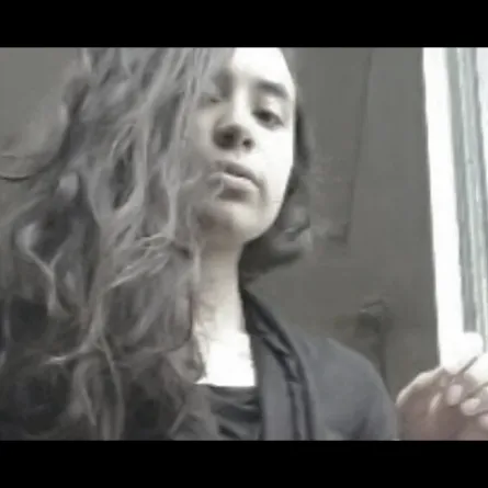 بالفيديو.. فتاة تبث لحظة قتلها شقيقتها على "انستقرام"