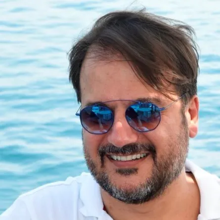 جان ماري رياشي يطلق مشروعه الفني الجديد: سنملأ العالم موسيقى ونفاجىء الناس بالأغاني غير المتوقّعة