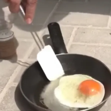 بالفيديو: في دبي قلي البيض على حرارة الشمس
